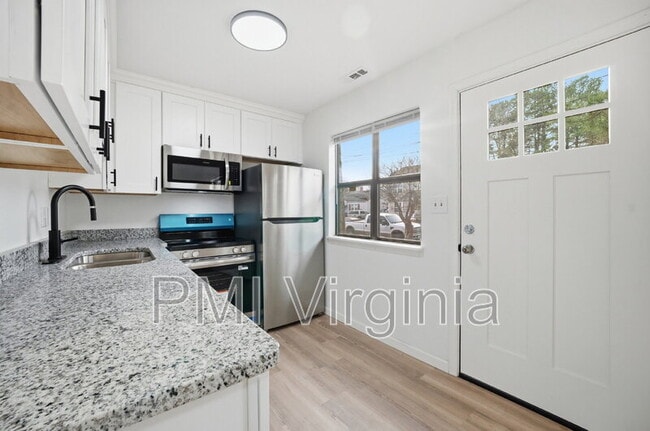 Building Photo - 2644 McKann Ave