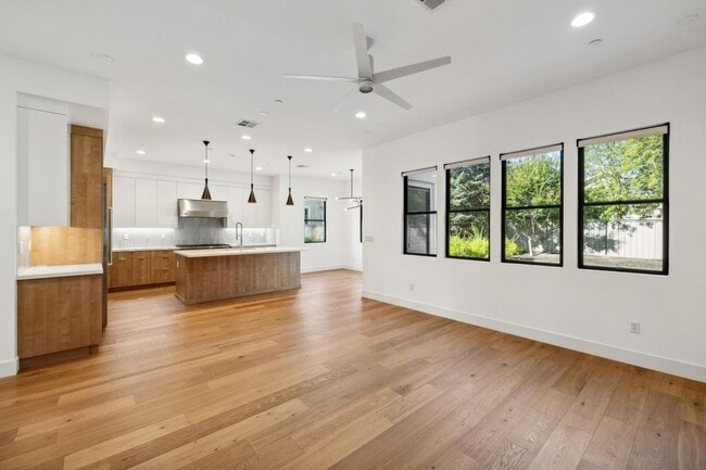 Building Photo - Luxurious Modern Single Family Home in West Menlo Park Available Now!