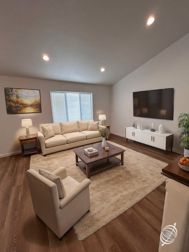 Building Photo - 3 Bed 3 Bath TownHome