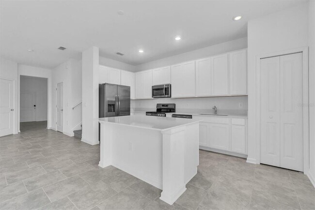Building Photo - 3157 Laurent Lp