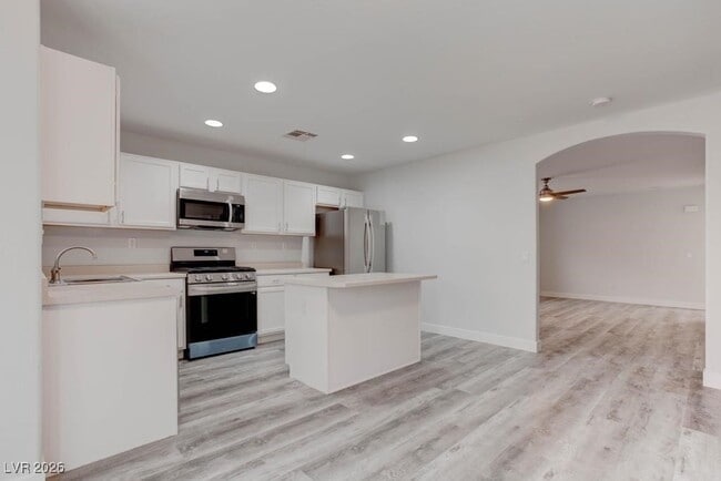 Building Photo - 4899 Lunetto Ave