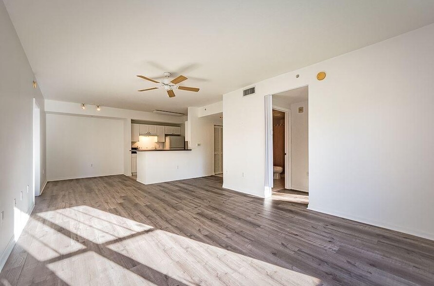 Building Photo - 5080 Fairways Cir