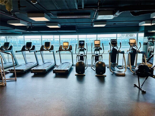 Building Photo - 650 West Ave