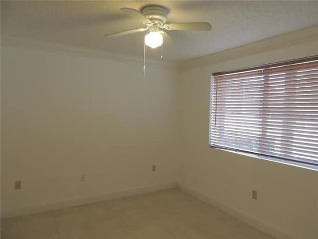 Building Photo - 9905 Westwood Dr