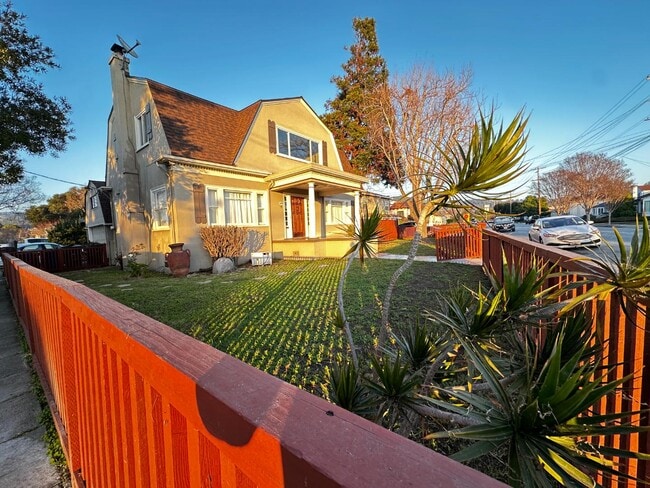 Building Photo - 1010 Dutton Ave