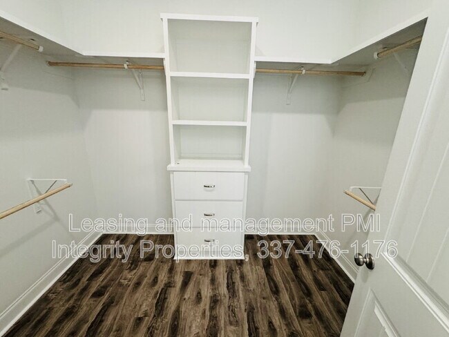Building Photo - 113 Oak Village Dr