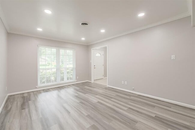 Building Photo - 10221 Mayfield Rd
