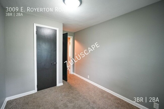 Building Photo - 3009 E Royerton Rd