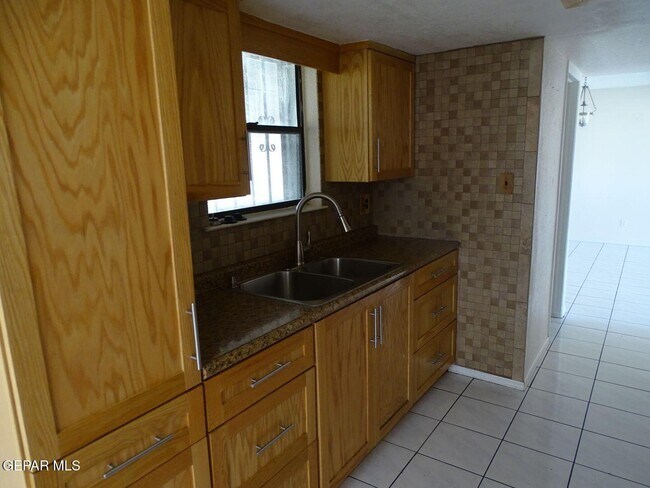 Building Photo - 5245 Roger Maris Dr