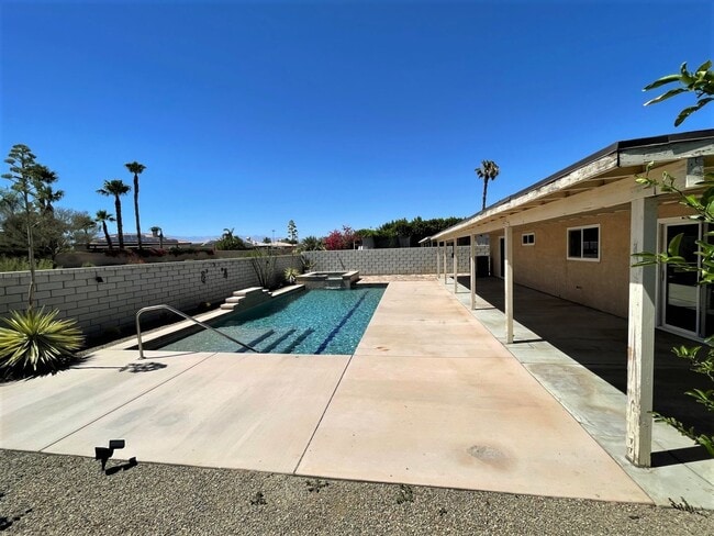 Building Photo - 3+ bedroom, 2 bath pool and spa home