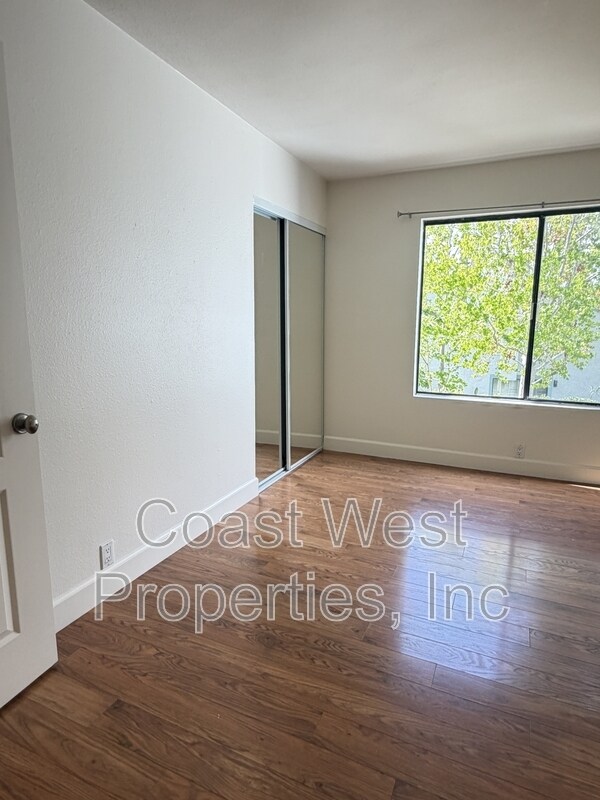 Building Photo - 3310 Via Alicante