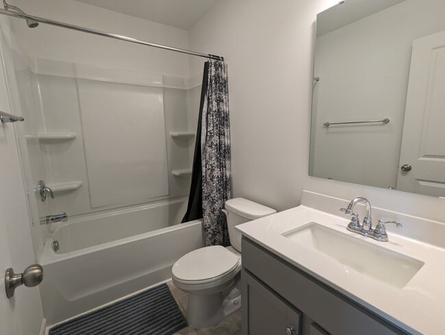 Building Photo - Room in Townhome on Scoter St