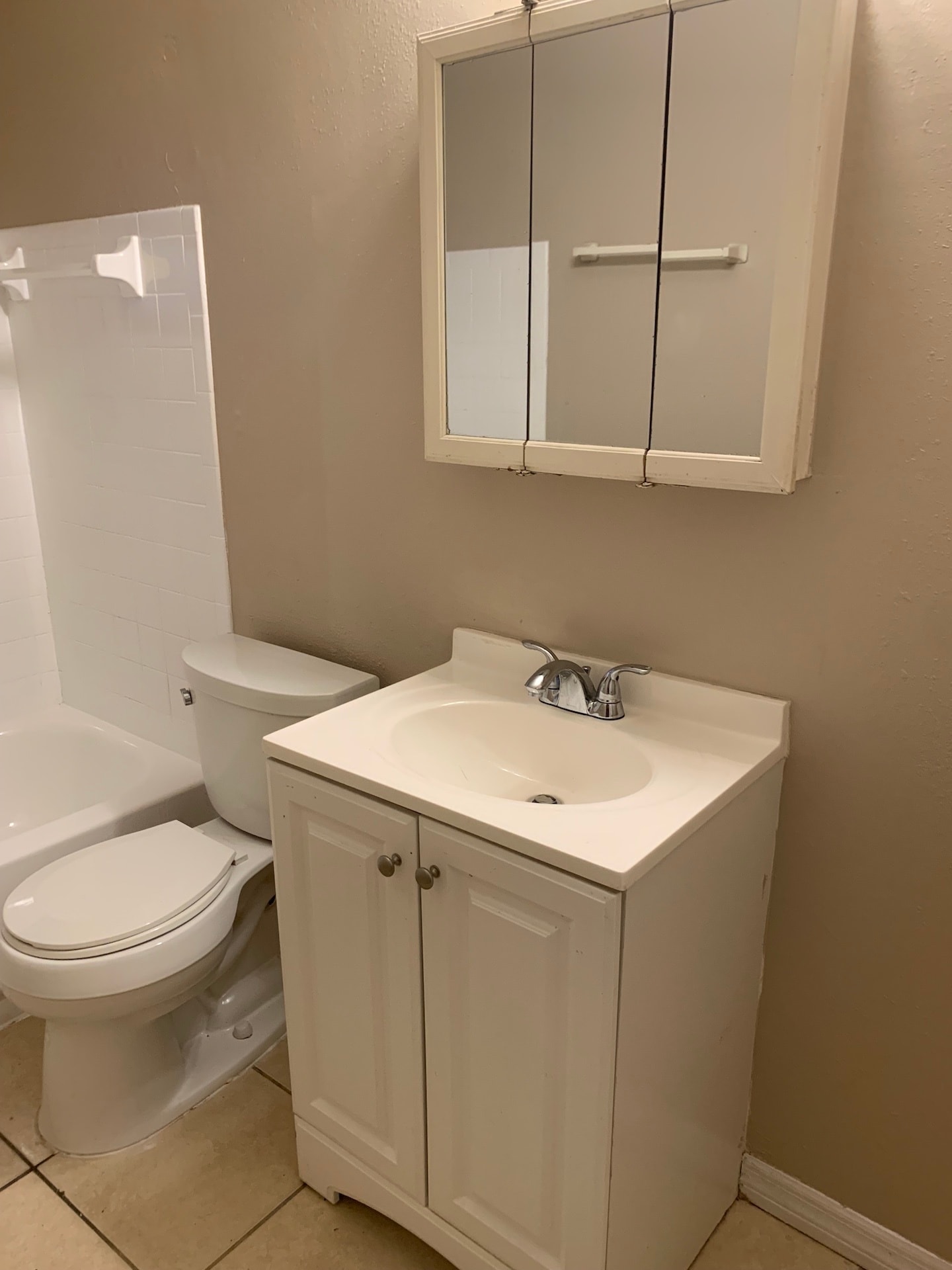 Building Photo - 10008 N Lantana Ave