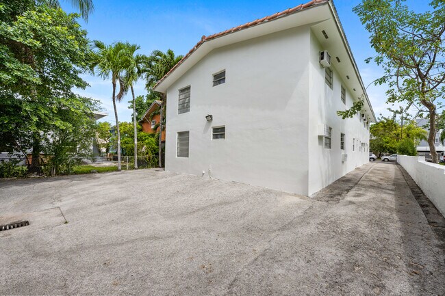 Building Photo - 856 SW 2nd St