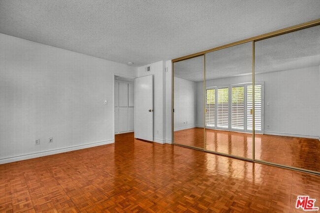 Building Photo - 938 5th St
