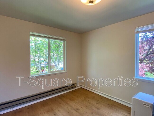 Building Photo - 4883 Terrace Dr NE