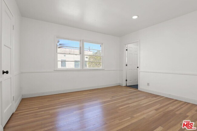 Building Photo - 4411 Victoria Park Dr