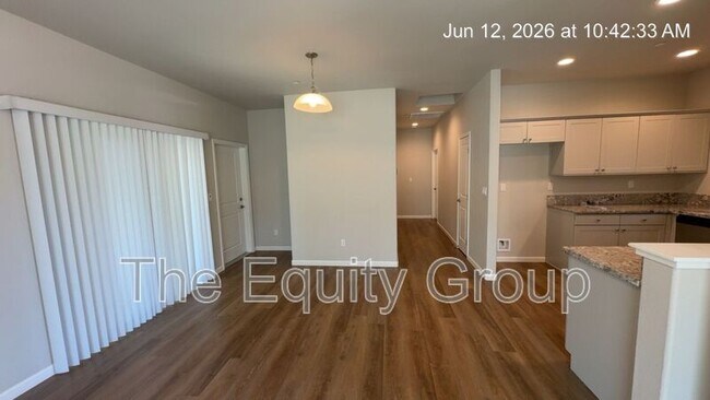 Building Photo - 510 S Summit St