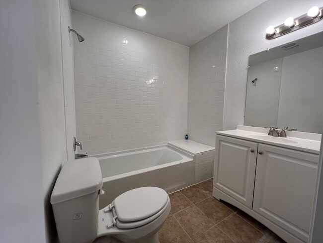 Building Photo - Newly remodeled 3bed/2bath in Eagle Lake, TX