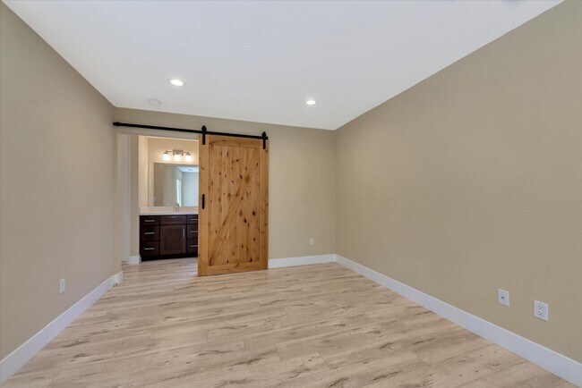 Building Photo - Wow! What a Great Home! SHORT TERM LEASE T...