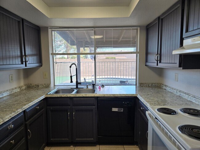 Building Photo - Beautiful 3 Bed 1.75 bath Corner lot, with...