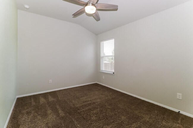 Building Photo - Amazing home ready to move in!