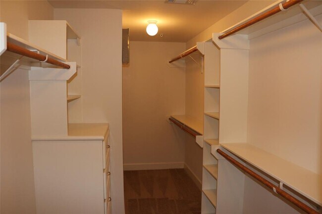 Building Photo - 2710 Hullsmith Dr