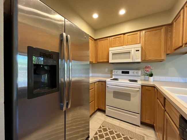 Building Photo - Spacious 3 Bedroom Home with Open Layout, Vaulted Bedrooms & Trail Access