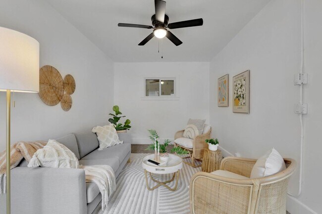 Building Photo - Lovely 1-Bedroom Unit in the heart of Spokane