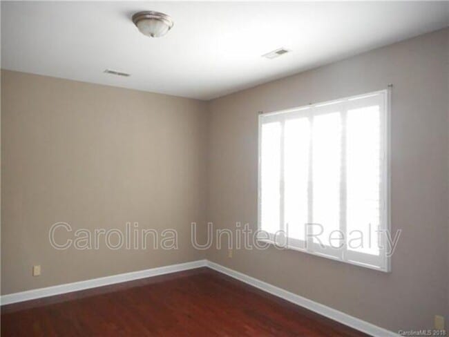 Building Photo - 11017 Valley Spring Dr