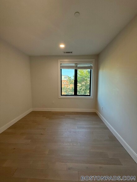 Building Photo - 152 Liverpool St