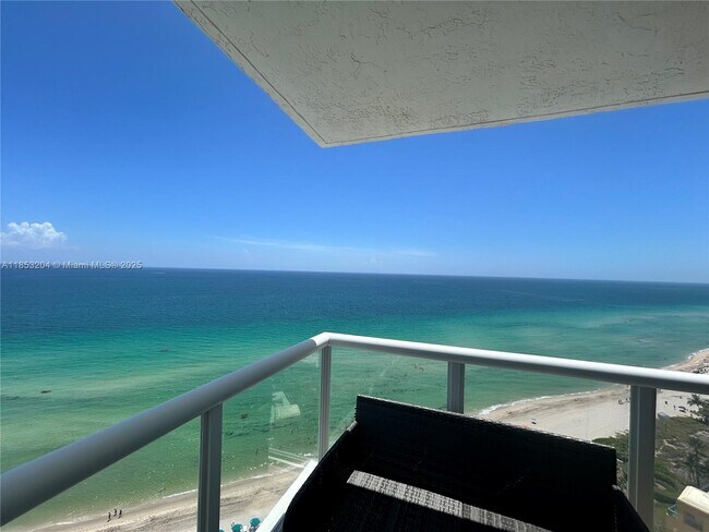 Building Photo - 16425 Collins Ave