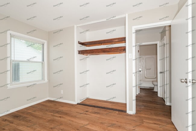 Building Photo - 424 Lancashire Rd