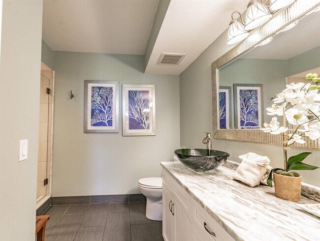 Building Photo - 5901 Bahia Del Mar Cir N