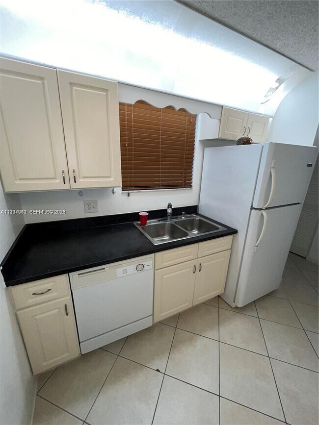 Building Photo - 11453 NW 39th Ct