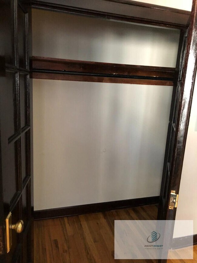 Building Photo - 1 bedroom in CHICAGO IL 60626