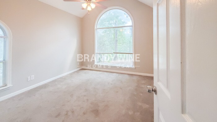 Building Photo - 657 McKenzie Cir