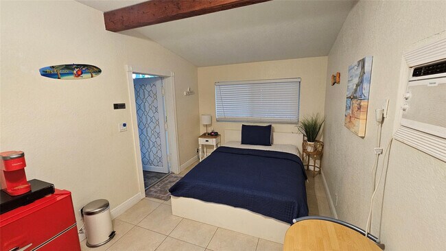 Building Photo - 436 NE 25th Ave