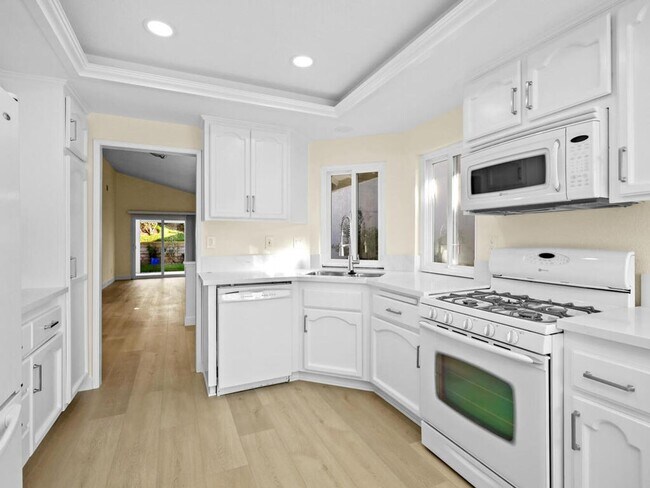 Building Photo - Harbor Pointe - Carlsbad gated community less than one mile to the beach