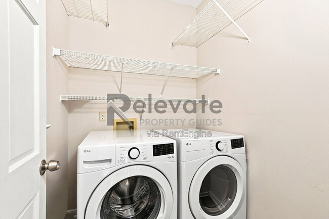 Building Photo - 13215 Hollyhock Ct