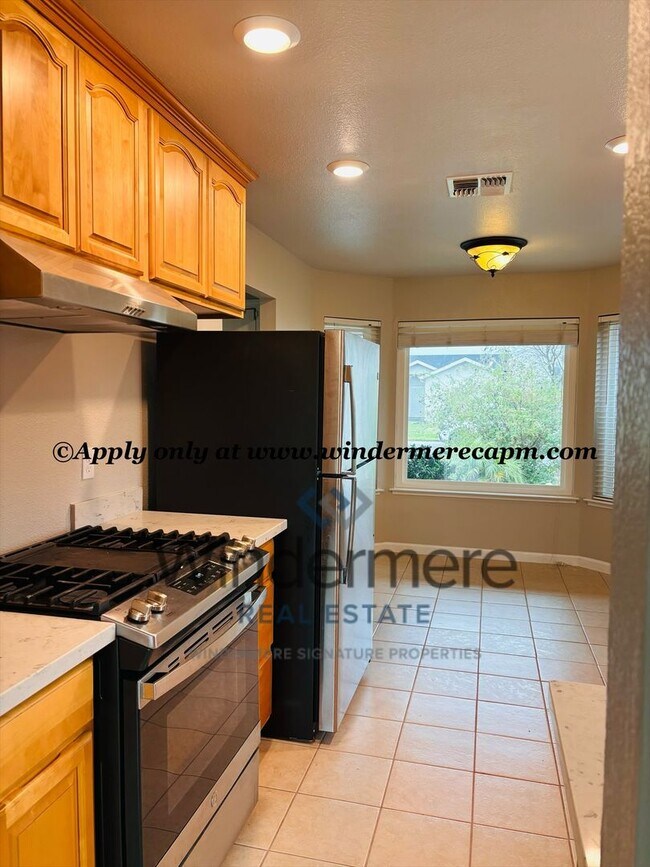 Building Photo - Available now! Charming 3-bed, 2-bath Gem in East Del Paso Heights- Your Perfect Home Awaits!