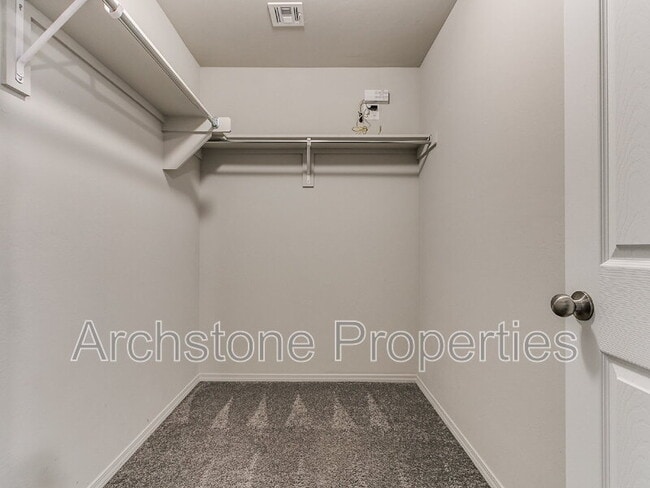 Building Photo - 1308 Dustin Dr