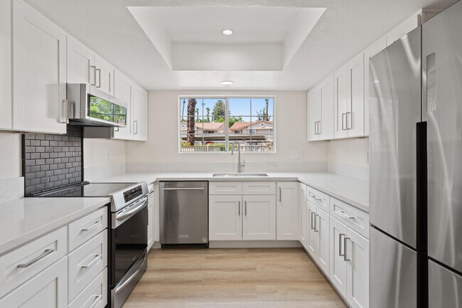 Building Photo - 505 S Farrell Dr