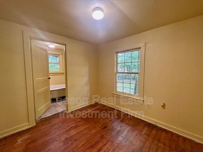 Building Photo - 2520 Merwin St