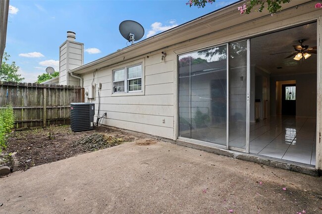 Building Photo - 13163 High Star Dr