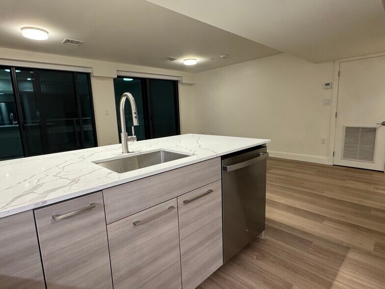 Building Photo - 1065 Commonwealth Ave