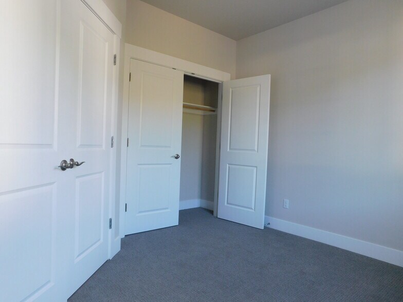 Building Photo - 604 NW 9th Ave