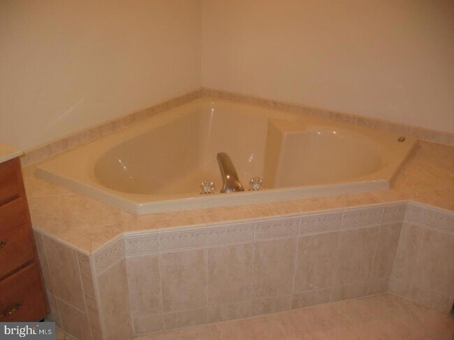 Building Photo - 218 Silverbell Ct