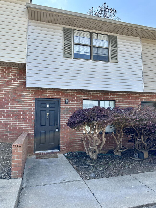 Building Photo - Move in Ready!