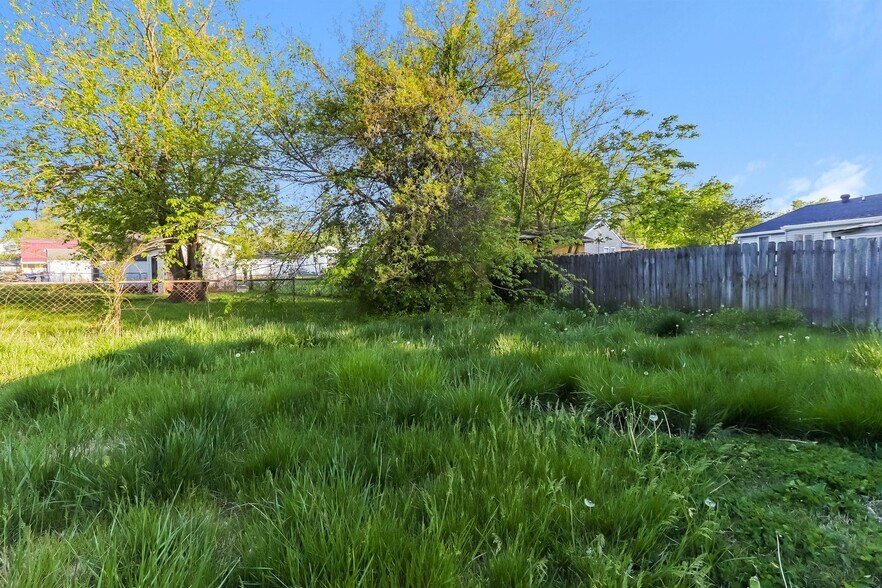 Building Photo - 7116 Nathan Hale Way